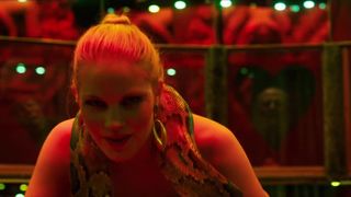 Anna-Maria Hirsch nude– Tod den Hippies!! Es lebe der Punk! (2015) (funny explicit nudity)