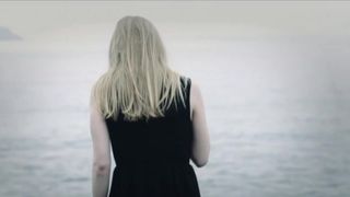 Maria Winther Olsen, Elin Morkore Dalberg Nude - Som engle vi falder (2014)