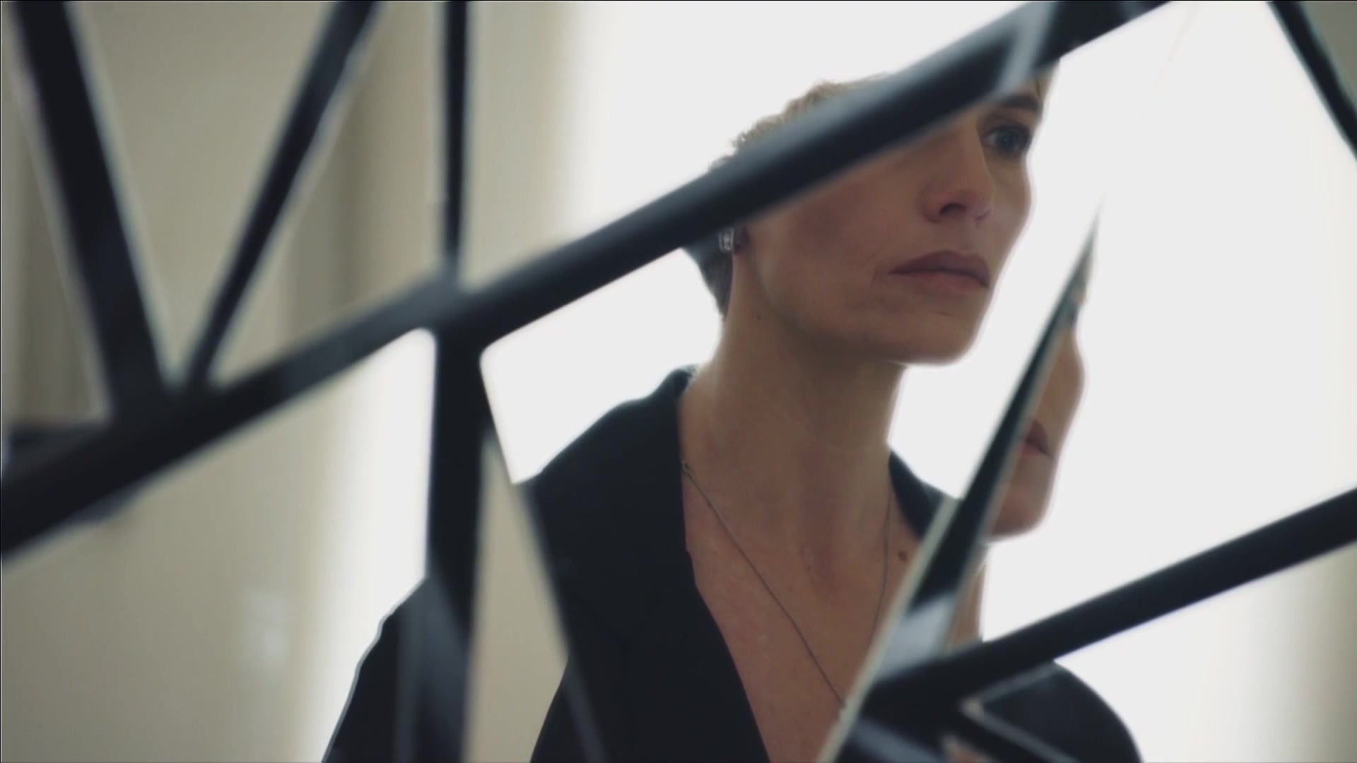 Cycile de France – The New Pope s01e02 (2019) Sexy film scene