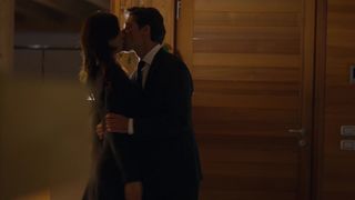 Catrinel Marlon nude - La Porta Rossa s01e05 (2017)