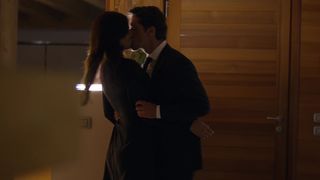 Catrinel Marlon nude - La Porta Rossa s01e05 (2017)