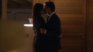 Catrinel Marlon nude - La Porta Rossa s01e05 (2017)