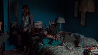 Noemie O'Farrell, Mounia Zahzam - Fabuleuses (2019) Sexy movie scene