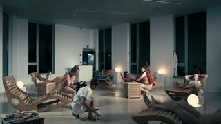 Sophia Leboutte, Julie Neenemaggi nude - Thermes (2010)