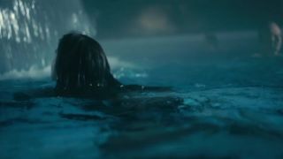 Sophia Leboutte, Julie Neenemaggi nude - Thermes (2010)