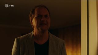 Sabine Vitua - Uberleben an der Scheidungsfront (2015) Nude film scenes