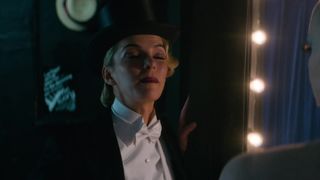 Geena Davis nude - Glow s03e09 (2019)