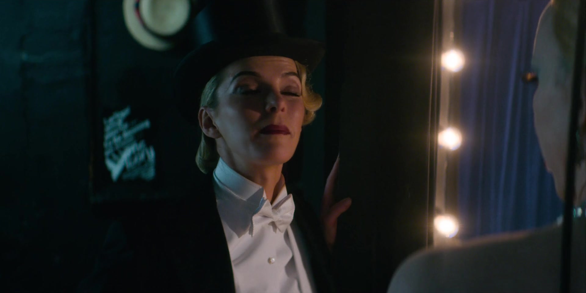 Geena Davis nude – Glow s03e09 (2019)