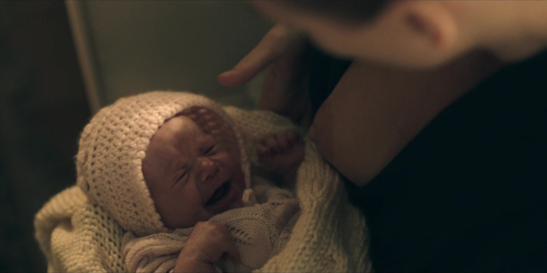 Elisabeth Moss, Yvonne Strahovski nude – The Handmaid’s Tale s02e12 (2018)