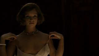 Sarka Petruzelova Nude - I Served the King of England (2006)