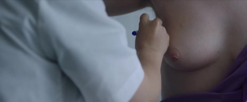 Liv Hewson nude – Homecoming Queens s01e02 (2018) show breast