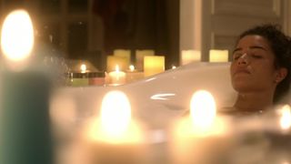 Alice David, Sabrina Ouazani, Charlotte Gabris Sexy, Hot Video in film 'Demi soeurs'