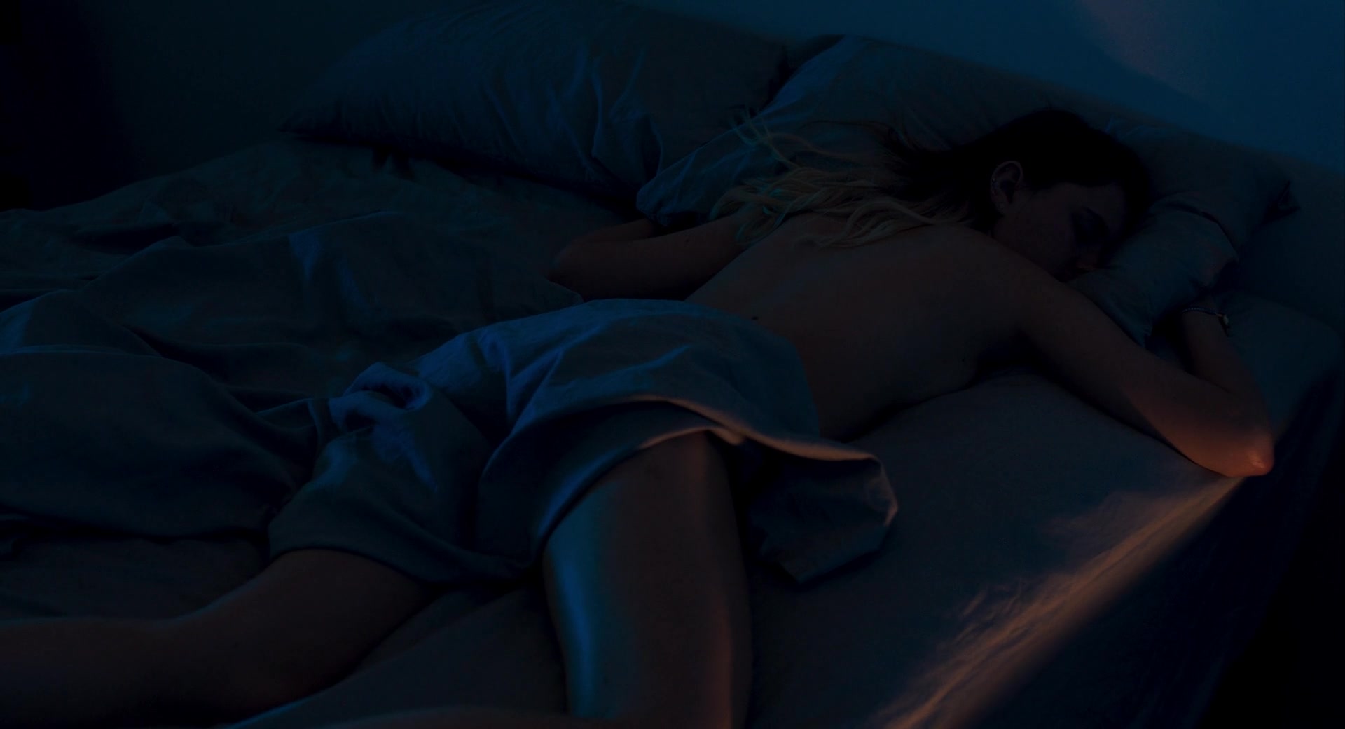 Nell Tiger Free nude – Too Old to Die Young s01e03-04-07 (2019)