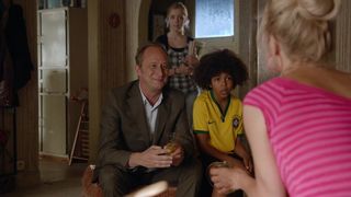 Virginie Efira - Une famille a louer (2015) Сut erotic scene