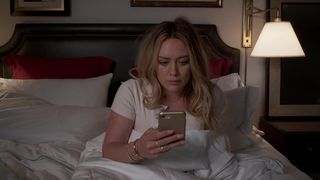 Hilary Duff nude - Younger s06e10 (2019)