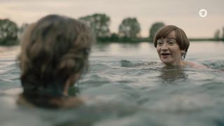 Nina Gummich, Alicia von Rittberg nude - Lotte am Bauhaus (2019)