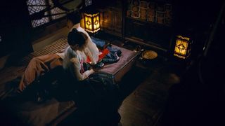 Cho Yeo-jeong, Ryu Hyun-kyung naked - The Servant (2010)