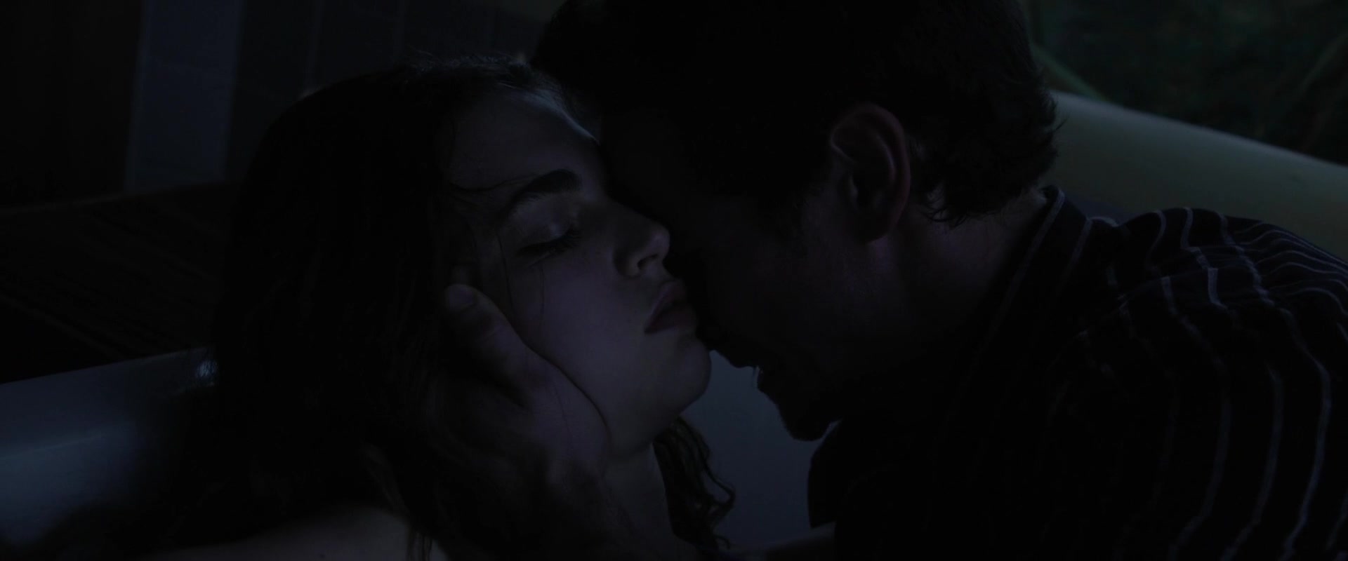 Jenny Boyd nude – Hex (2018)