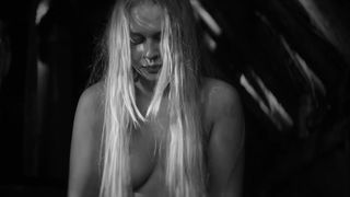 Julia Vidrnakova – Nabarvene ptace (2019) celebrity naked