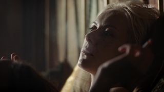 Severija Janusauskaite, Sophie Pfennigstorf - Babylon Berlin s01e04 (2017) Naked "topless" scene