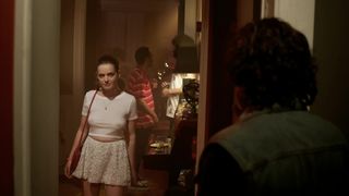 Roxane Mesquida sexy - Nos futurs (2015)