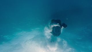 Maria Valverde - Plonger (2017) Censorship nude scene