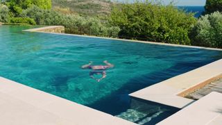 Adriana Ugarte - Amoureux de ma femme (2018) sexy hot French movie scene