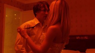 Alice Isaaz - Especes menacees (2017) sexy hot scene