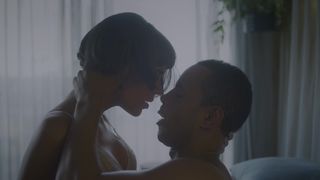 Carla Salle - Onisciente s01e04 (2020) Nude movie scene