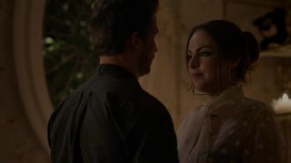 Elizabeth Gillies - Dynasty s02e21 (2018) Nude movie scene