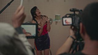 Frankie Shaw, Samara Weaving - SMILF s01e03 (2017) Naked actress in a TV movie scene