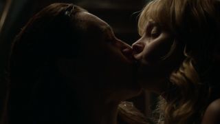 Lena Hall, Isabella Farrell, Mena Suvari sexy - Becks (2017)