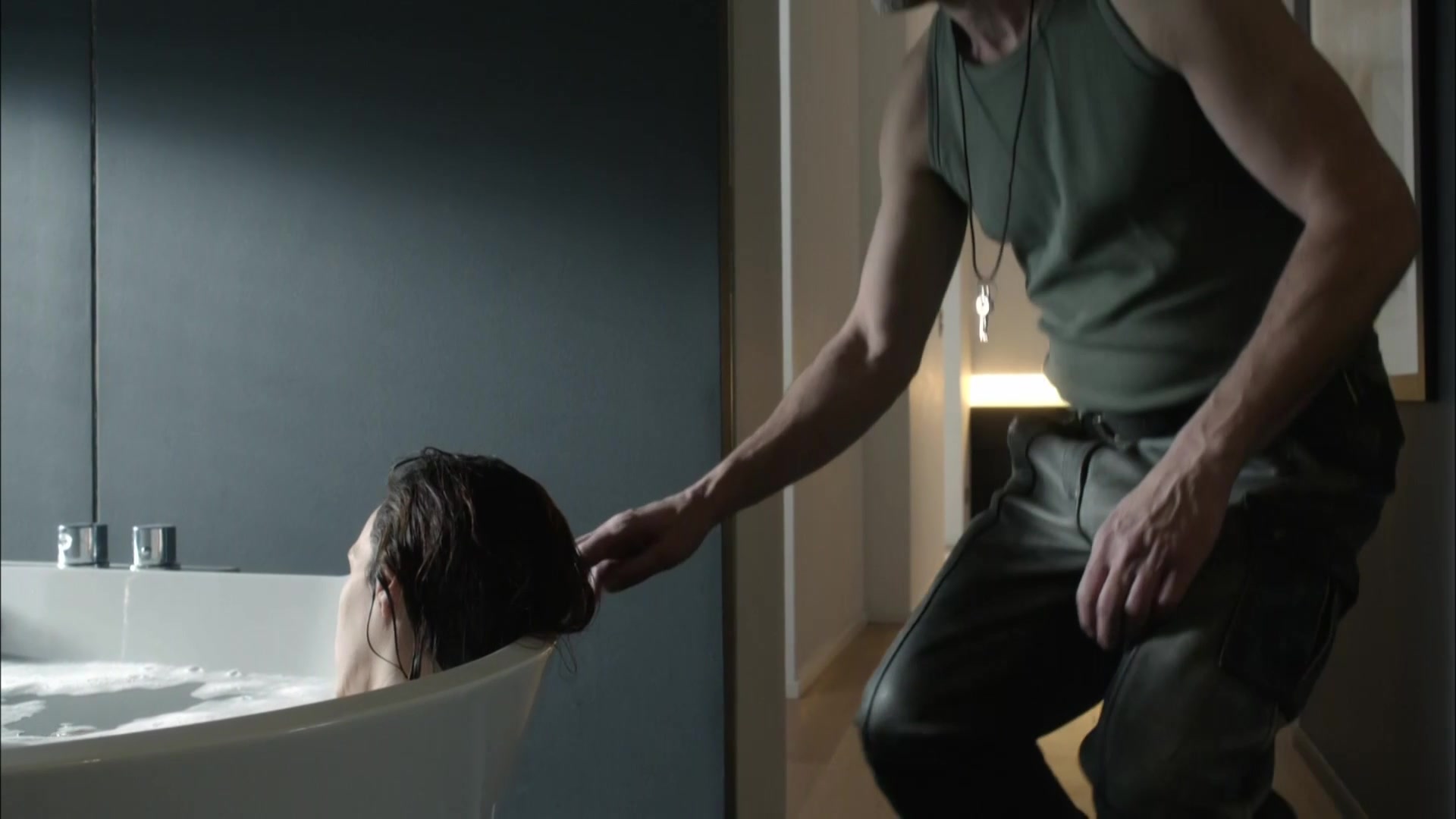 Carine Bouquillon – Les temoins s01e05 (2015) Naked movie scene