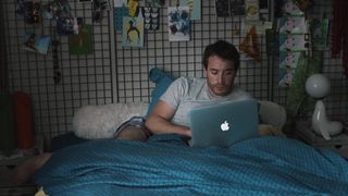 Stephanie Crayencour hot - Un profil pour deux (2017) Bedroom scene