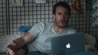 Stephanie Crayencour hot - Un profil pour deux (2017) Bedroom scene