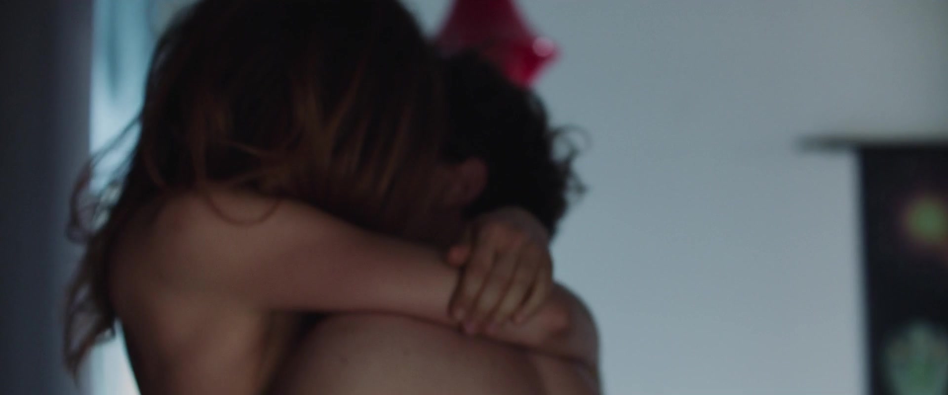 Claudia Eisinger, Zora Schiffer, Ella Rumpf – Gut gegen Nordwind (2019) Nude sexy video