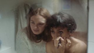 Laetitia Dosch, Leonie Simaga - Jeune Femme (2017) Naked scenes