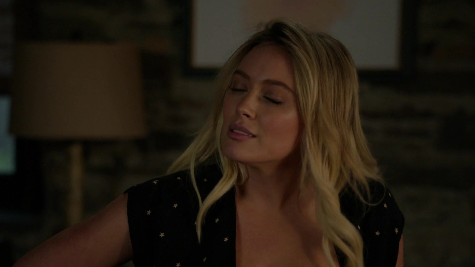 Hilary Duff naked - Younger (2018) (Season4, Episode3) ðŸ”¥ Boobs Radar
