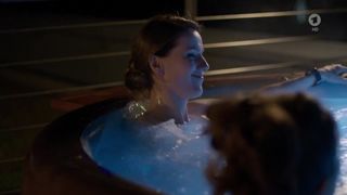 Meike Droste, Bettina Lamprecht naked - Frau Temme sucht das Gluck Der Charakter der Macht (2017)