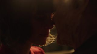 Jodi Balfour, Lucy Chappell - Rellik s01e01-e04 (2017) Naked movie scene