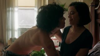 Mishel Prada naked, Roberta Colindrez, Melissa Barrera nude - Vida (2020) (Season 3, Episode 1)