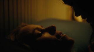 Naomi Watts, Sophie Cookson - Gypsy s01e07 (2017) Naked actress in a sexy video