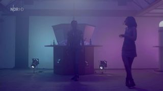 Simone Geissler, Valerie Stoll - Wo kein Schatten fallt (2018) celebrity hot video scene