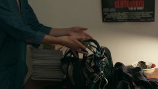 Jennifer Decker - Un beau voyou (2018) sexy hot movie scene