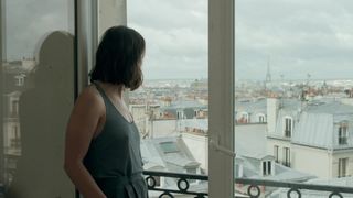 Jennifer Decker - Un beau voyou (2018) sexy hot movie scene