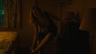 Elle Fanning - Galveston (2018) celebs topless scenes