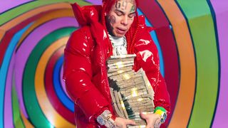 Nicki Minaj - Trollz (2020) Сut nude scene