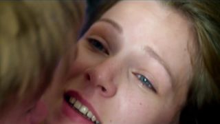 Dana Abyzova nude - Den do (2016)