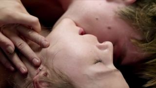 Dana Abyzova nude - Den do (2016)