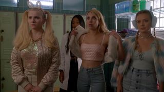Emma_Roberts_-_Scream_Queens_s02e01 (2016)